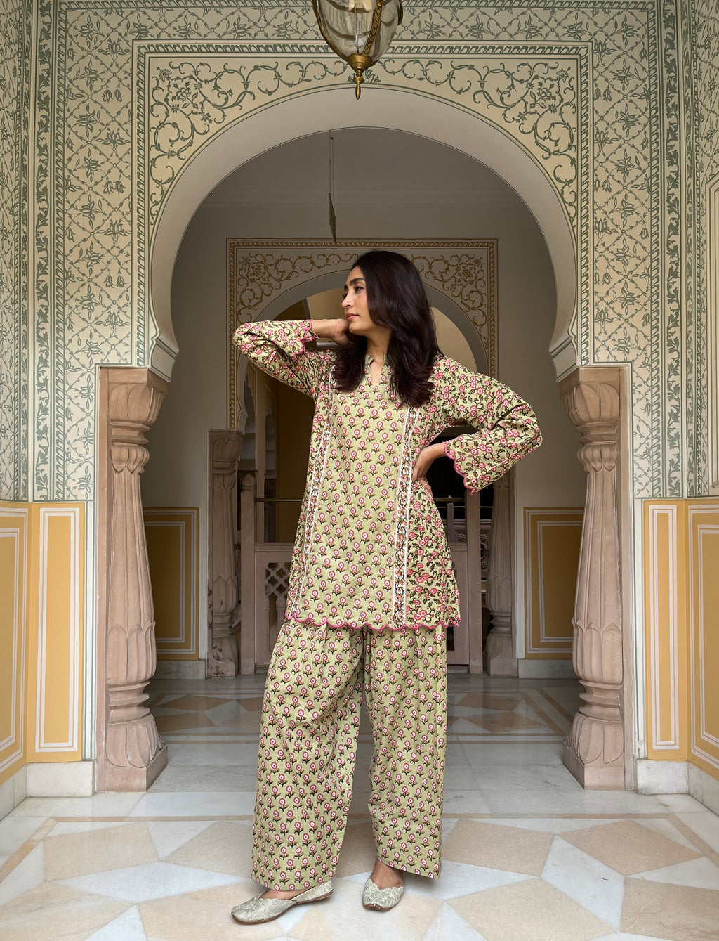Naveli Farshi set