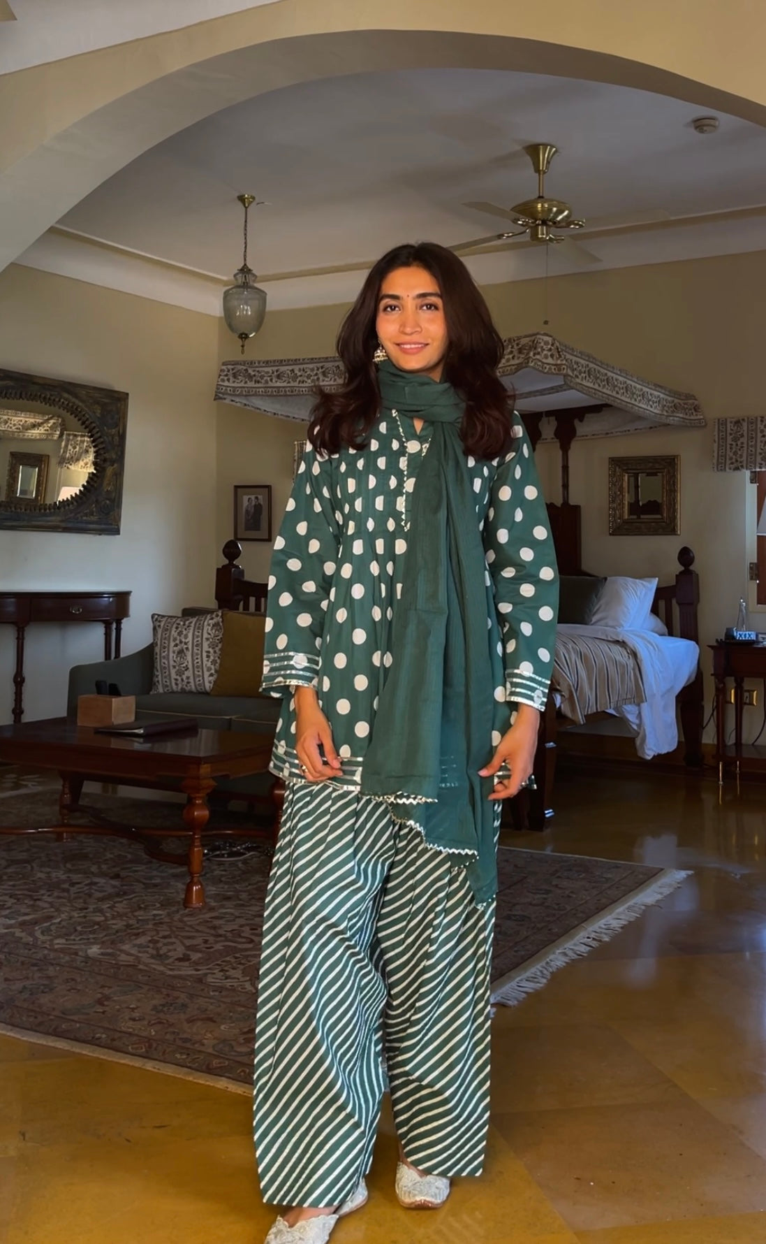 Yara Farshi set