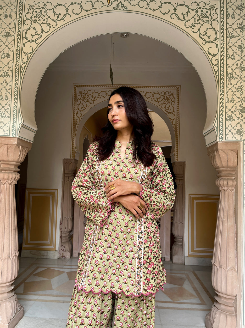 Naveli Farshi set
