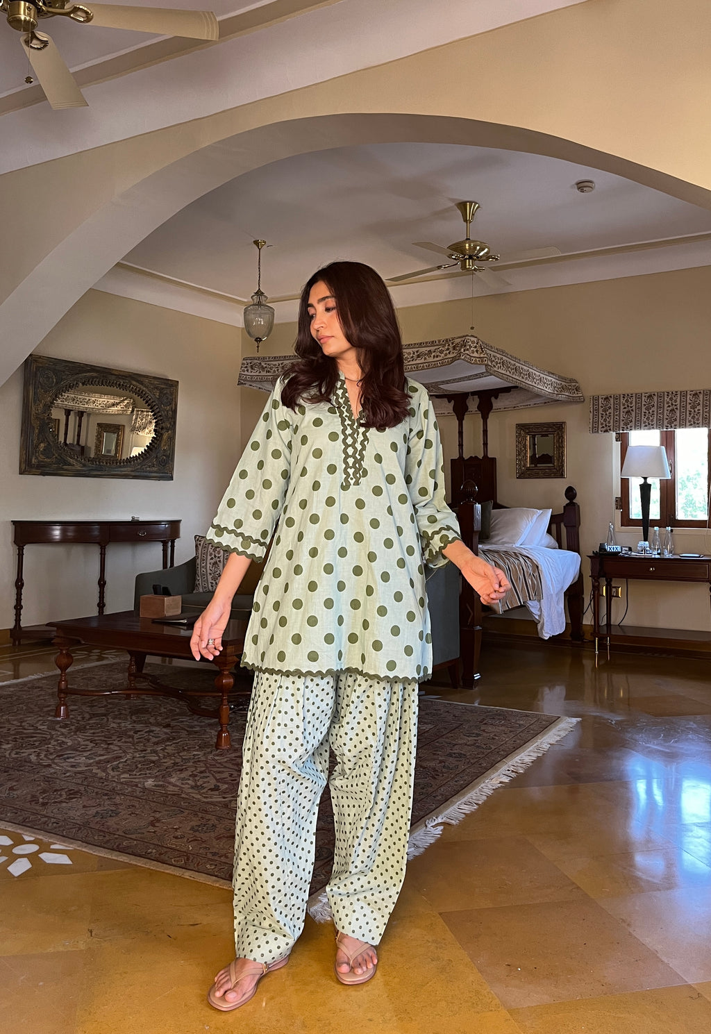 Karishma Farshi set