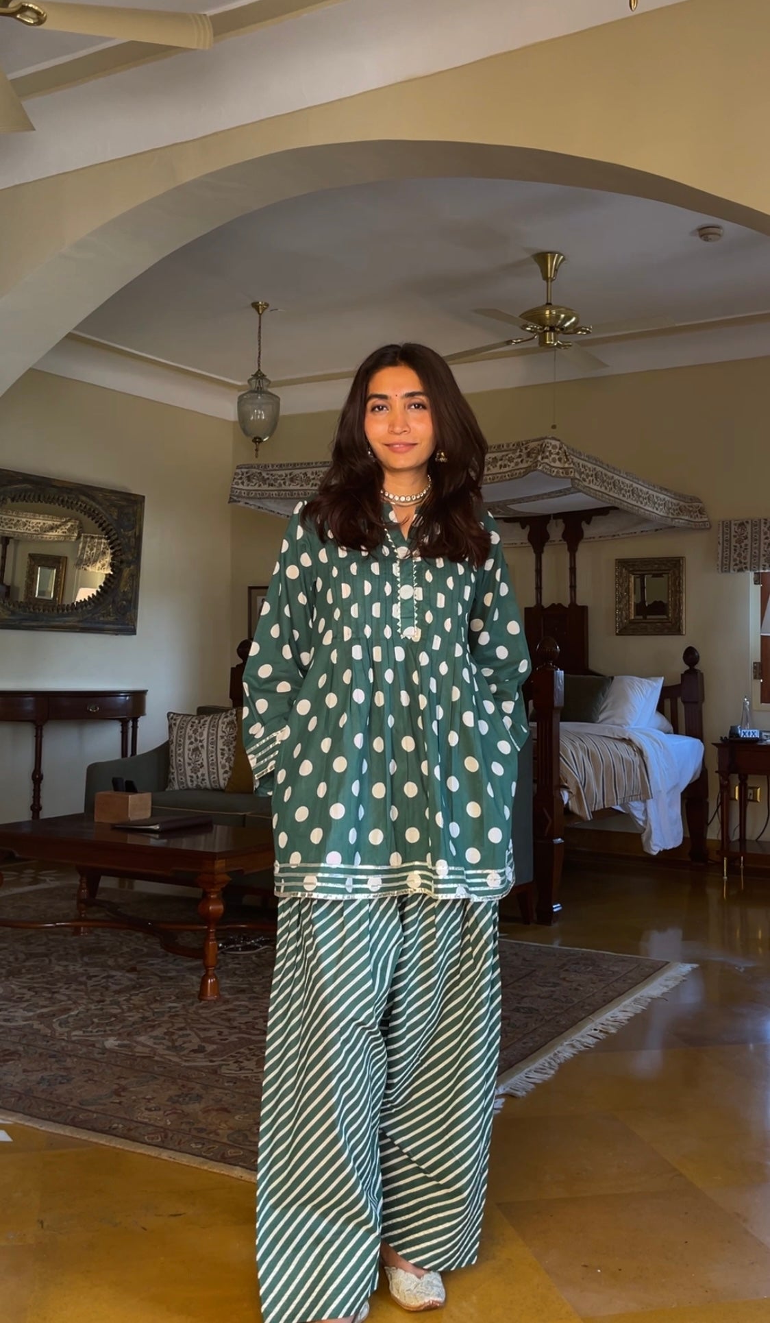 Yara Farshi set