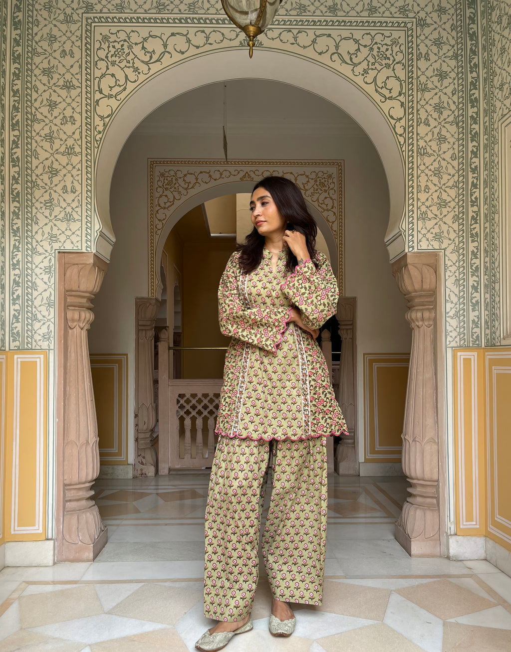 Naveli Farshi set
