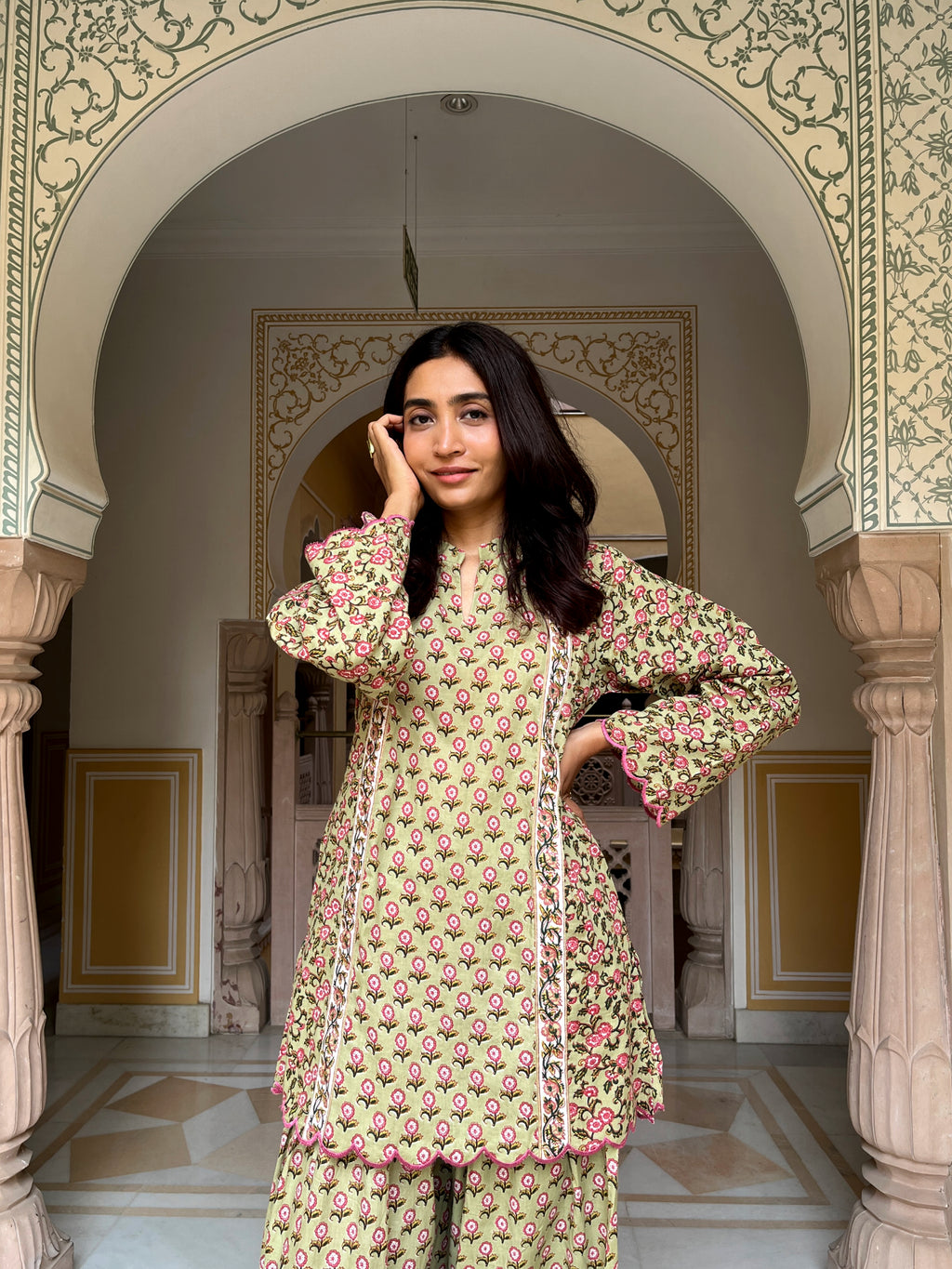 Naveli Farshi set
