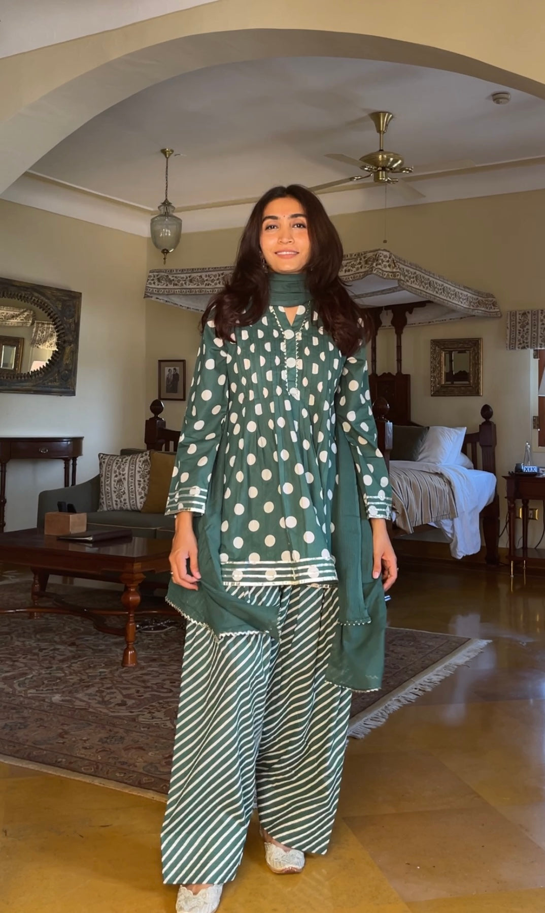 Yara Farshi set