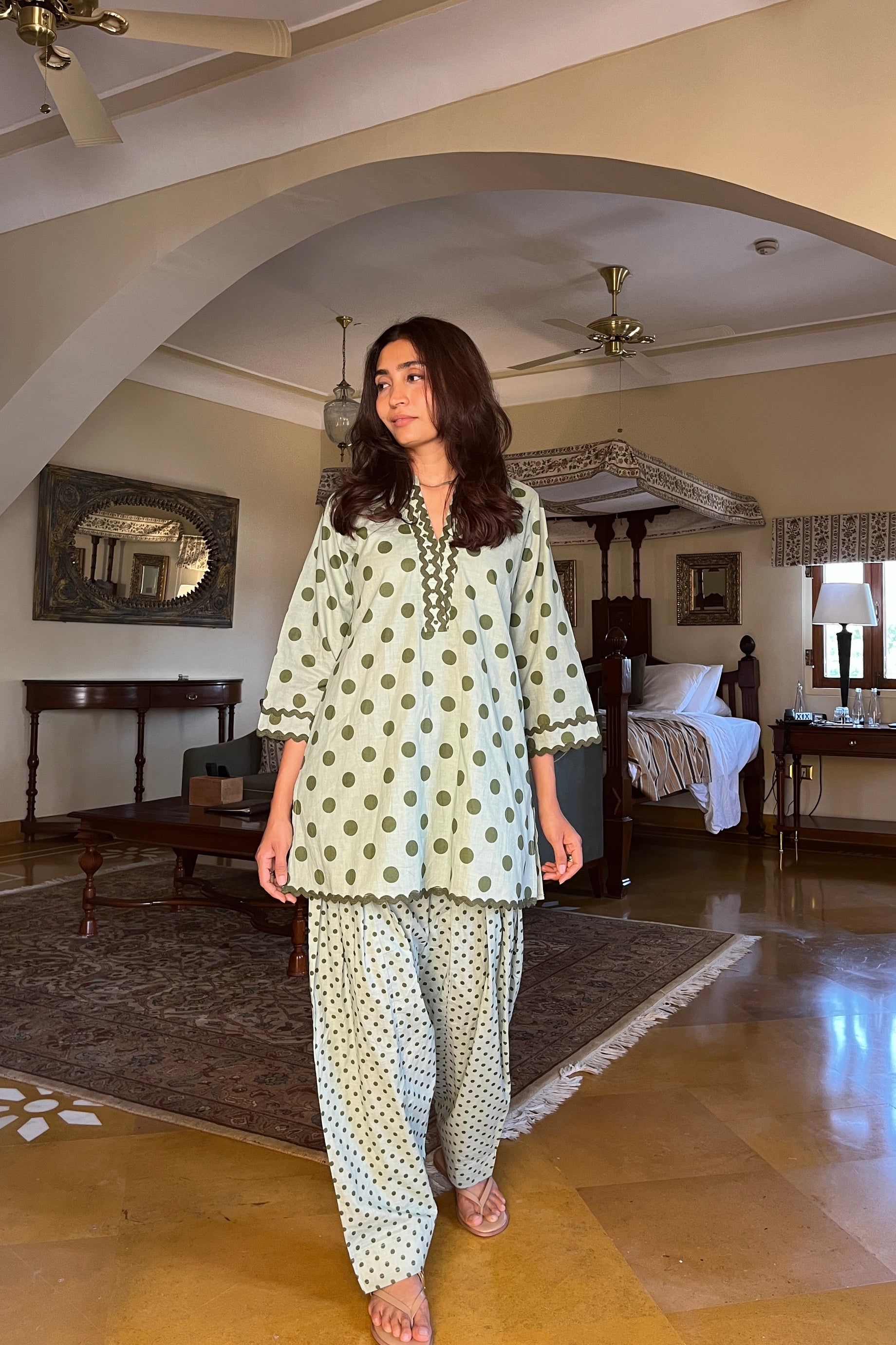 Karishma Farshi set