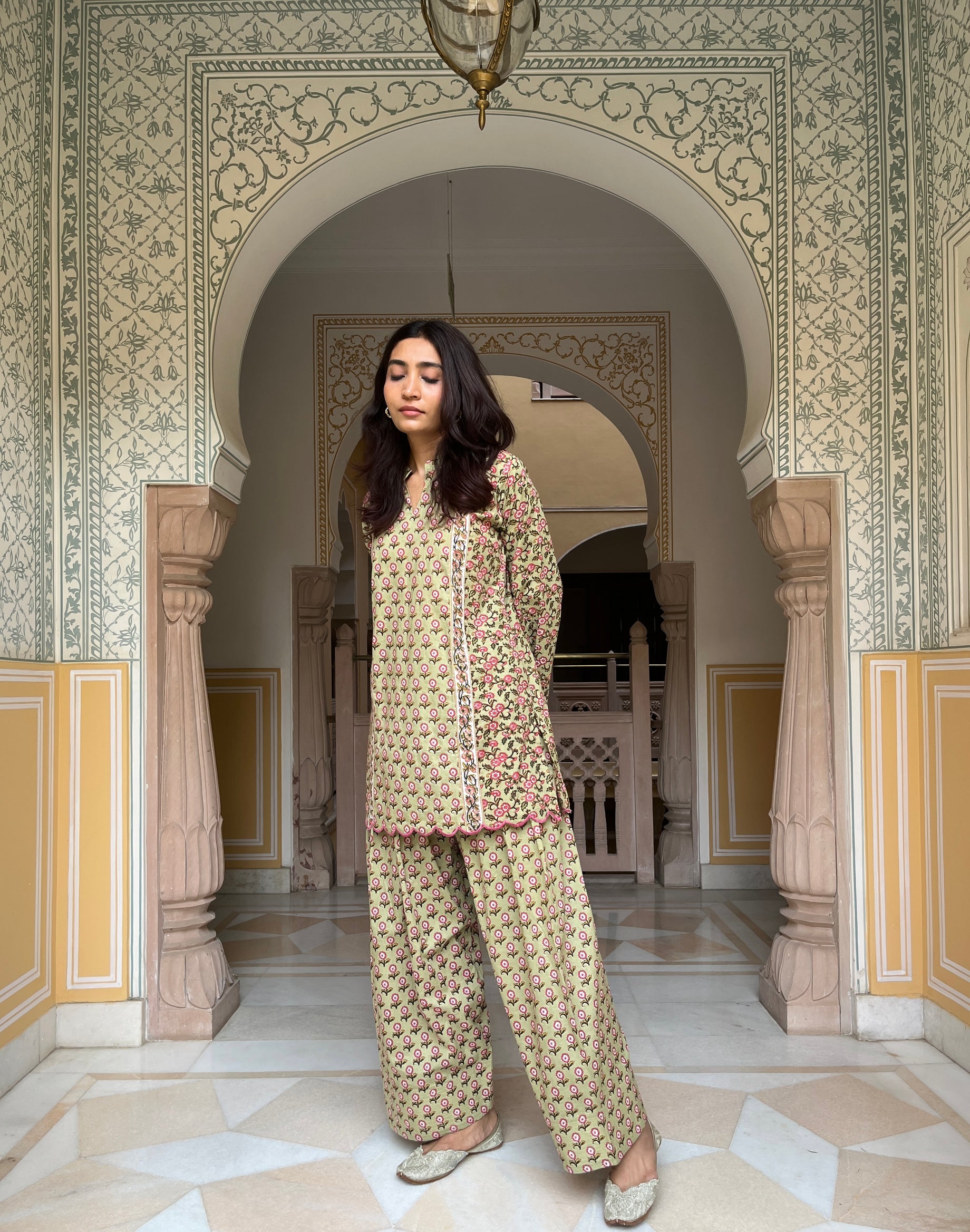 Naveli Farshi set