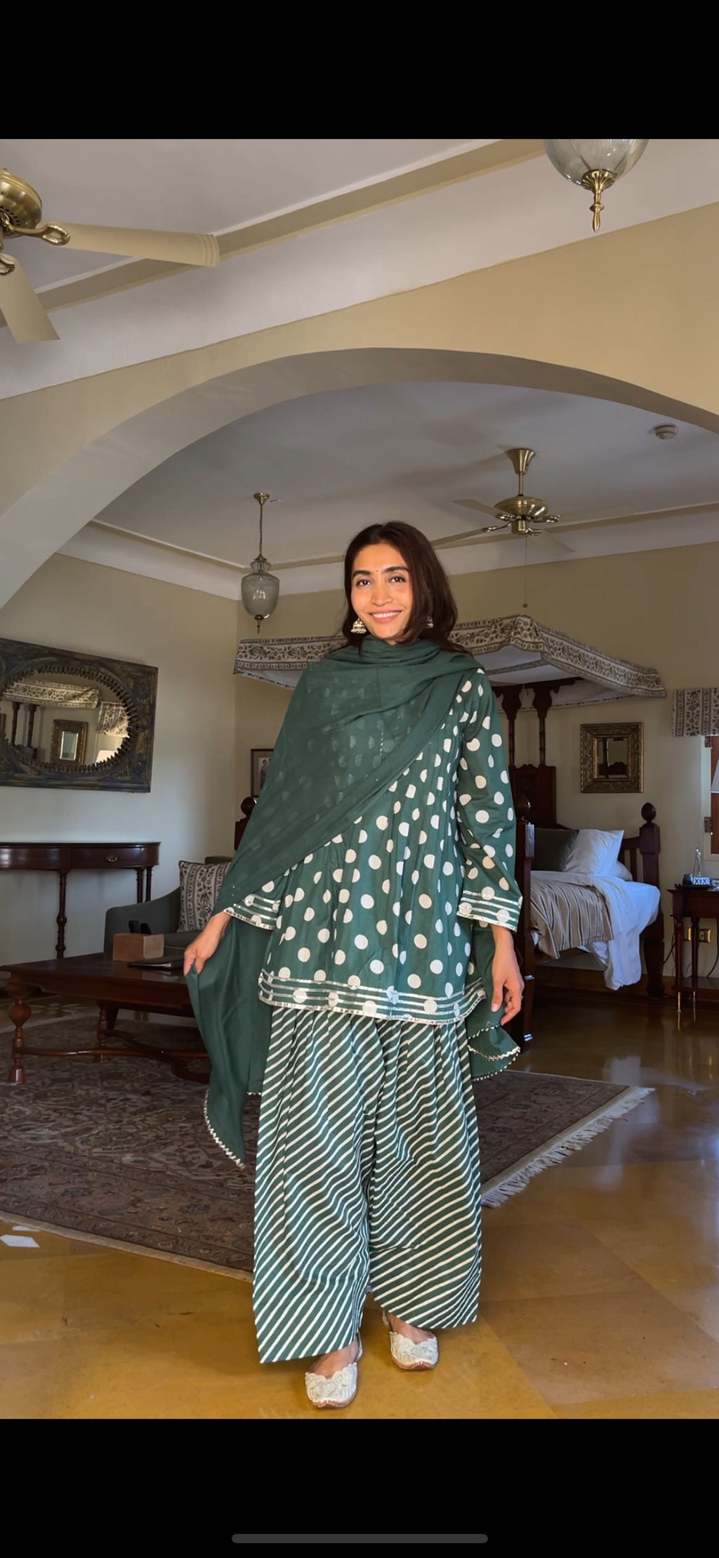 Yara Farshi set