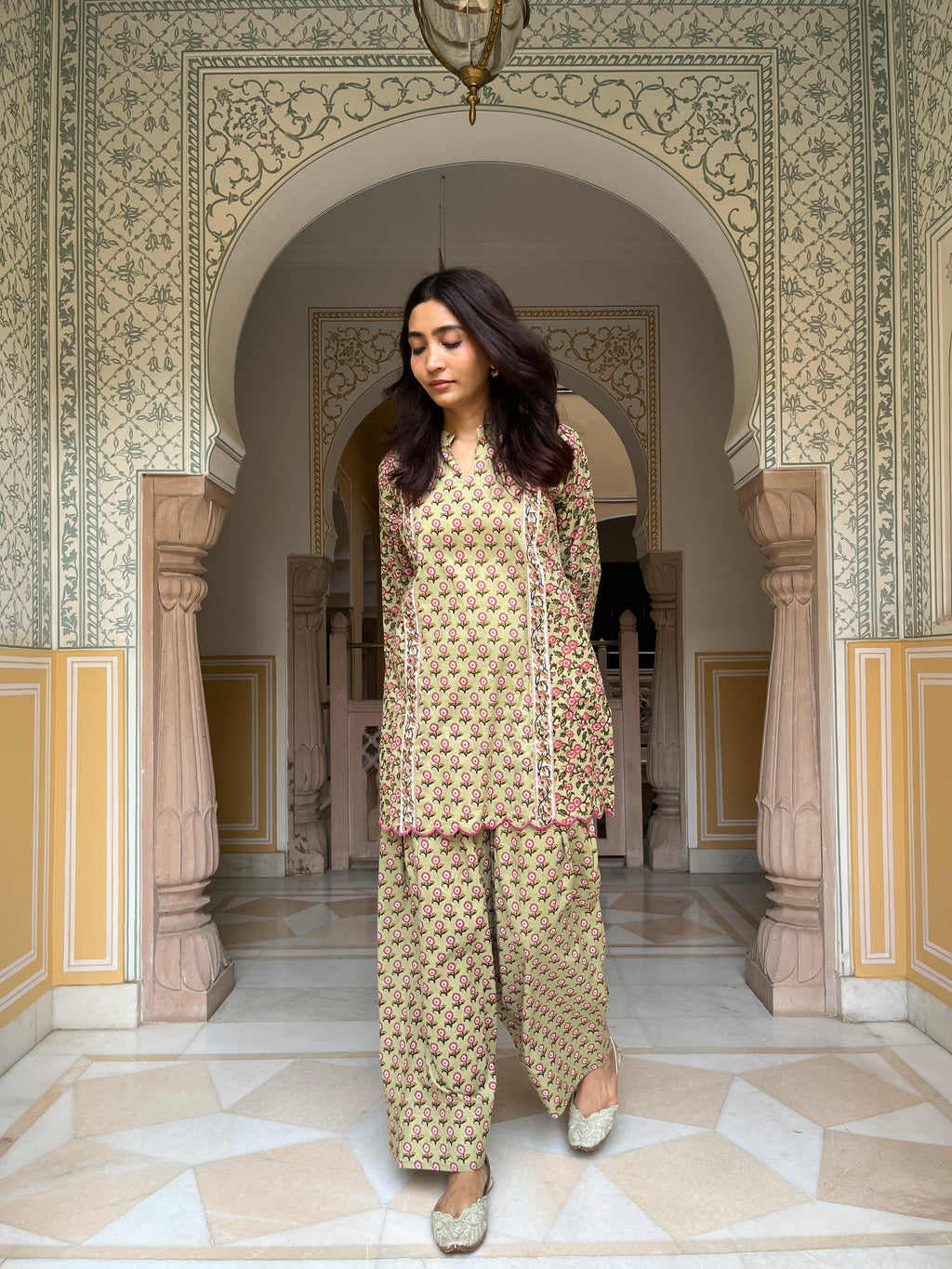 Naveli Farshi set